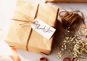 Imagem mostrando um produto artesanal embrulhado em uma bela embalagem