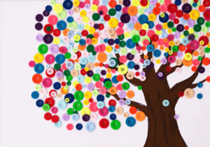 Imagem de uma árvore com as folhas sendo representadas por botões coloridos