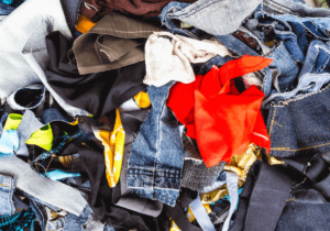 imagem mostrando restos e retalhos de tecidos